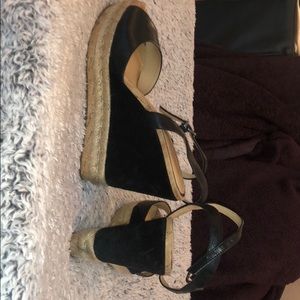 Elegant, great work and date shoe. Black and cream